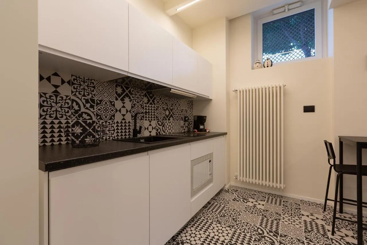 Pay60 -Crescenzago- Luxury Yellow House 0*, Milan Italy