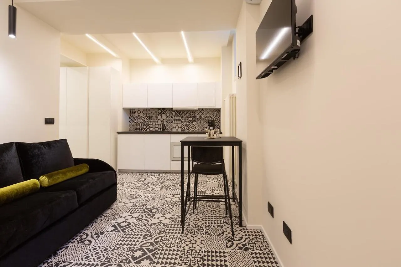 Pay60 -Crescenzago- Luxury Yellow House 0*, Milan